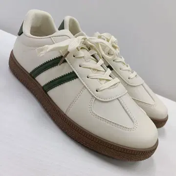 새상품 남성용 25.5cm 저먼 트레이너 스니커즈 연한 갈색 2467