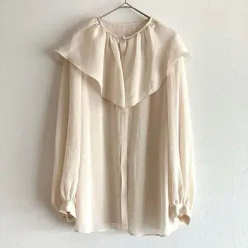 새상품급 에스트네이션 조젯 프릴 컬러 블라우스 케이프 컬러 베이지