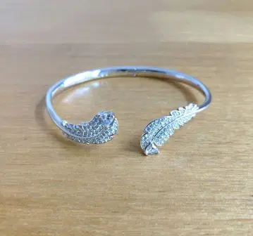 SWAROVSKI 스와로브스키 뱅글 깃털 모티브