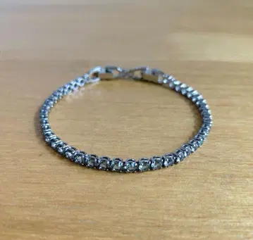 SWAROVSKI 스와로브스키 테니스 팔찌 심플 그레이
