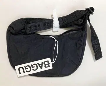BAGGU 스몰 나일론 크레센트 백 블랙