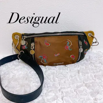 새상품급 데시구알 Desigual.* 자수 웨스트 파우치 백