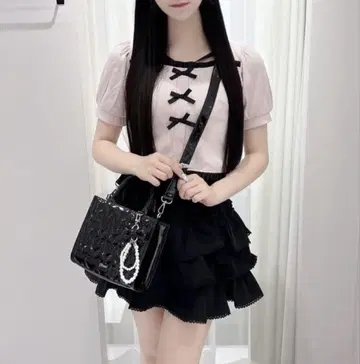 pium 프론트 리본 프릴 티셔츠
