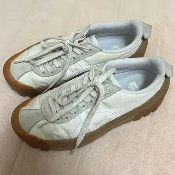 오니츠카타이거 통굽 스니커즈