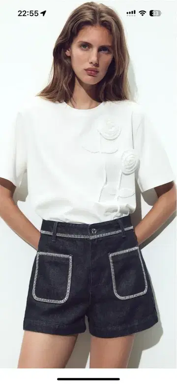 ZARA 입체 꽃 모티브 티셔츠 M 사이즈