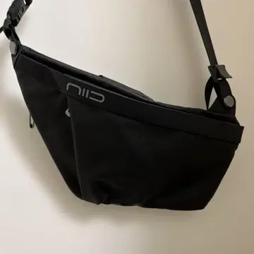 새상품급 [NIID] 니드 바디백 FINO IV