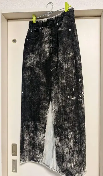 UNITED TOKYO 백 케미컬 데님 스커트 BLACK