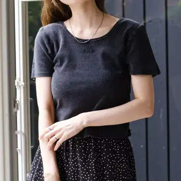 Kastane 피그먼트 자수 로고 TEE