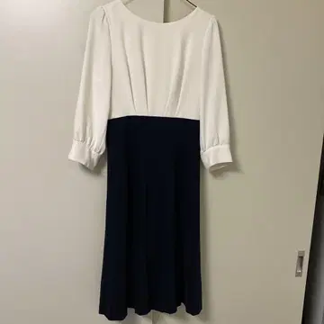 새상품급 스트로베리 필드 이소재 도킹 원피스 네이비, 화이트