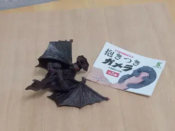 껴안는 가메라 갸오스 (야간 전투 컬러)