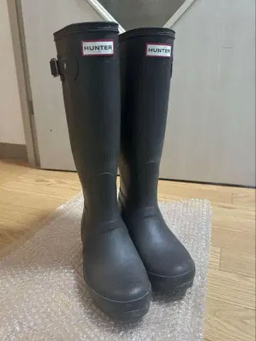 HUNTER 블랙 장화 버클