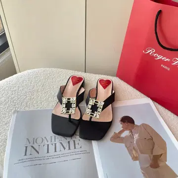 새상품 Roger Vivier 2025 ss 수정 힐 플랫 플립플랍