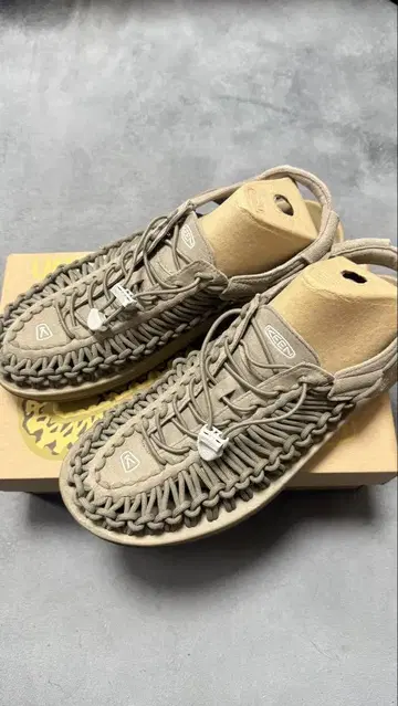[ 사용 기간 짧음! ] KEEN UNEEK 유니크 남성용 29cm
