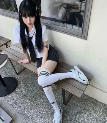 초레어 adidas 아디다스 오리지널 니하이 삭스 화이트