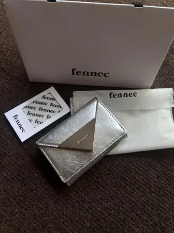 Fennec 3단 폴더형 지갑 블랙 천연 가죽 은색