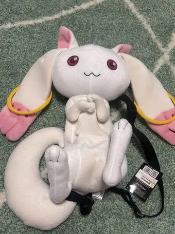 레어 큐베 백팩형 봉제 인형