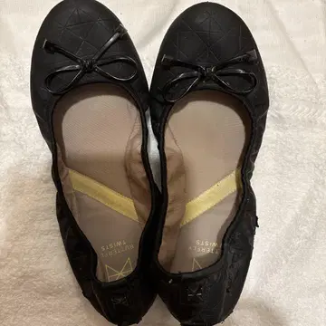 블랙 퀼팅 플랫슈즈