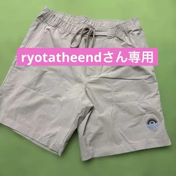 Travis Mathew 베이지 숏팬츠 자수 로고