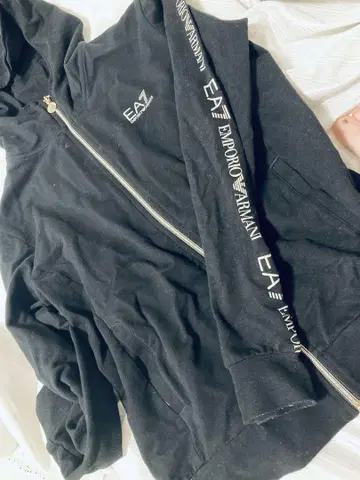 EA7 Emporio Armani 블랙 후드티 M