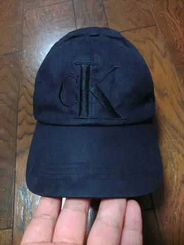 CALVIN KLEIN JEANS 캡 벨로아 네이비 블랙