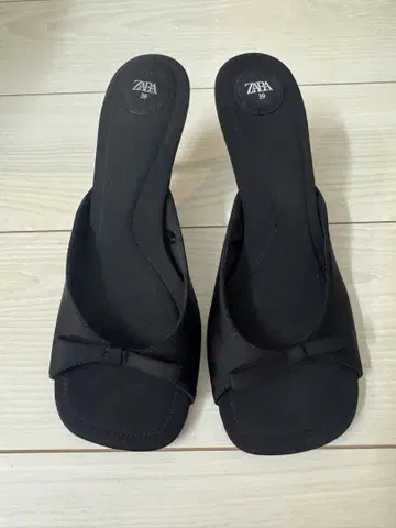 미사용 새상품 ZARA 힐 샌들