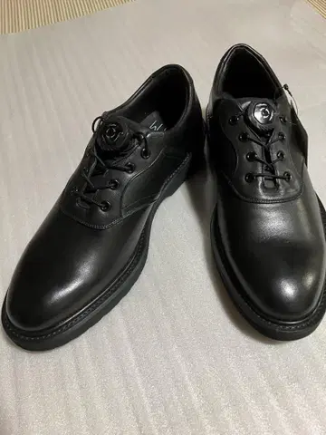 블랙 레이스업 슈즈 로고 포함