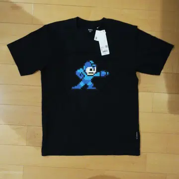 새상품 사이즈 M 록맨 픽셀 아트 티셔츠 블랙