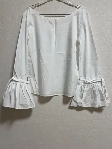 Melrette 마렛 화이트 오프숄더 플레어 소매 셔츠 XS