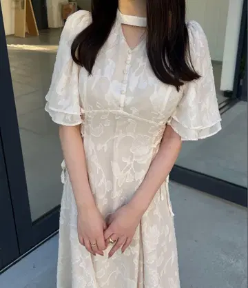 JUNOAH 시어 자카드 레이스업 초커 원피스