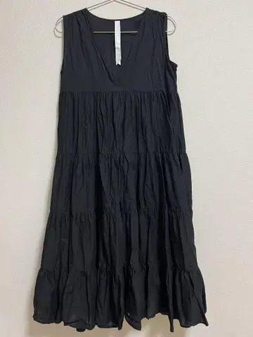 Melrette 마가렛 블랙 슬리브리스 티어드 원피스