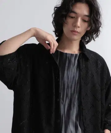 HARE 블랙 레이스 반팔 셔츠
