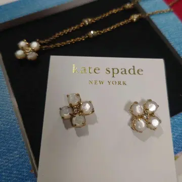 kate spade 플라워형 귀걸이 덤 목걸이 포함