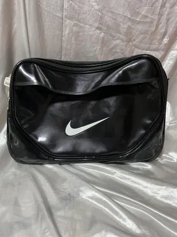 Nike 블랙 숄더백 에나멜 백