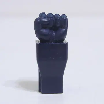 초합금 당시의 '콤바트 V' 펀치
