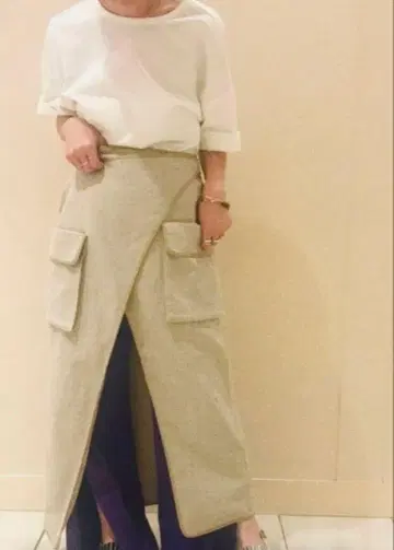 리틀 수지 가죽 파이핑 사롱 스커트