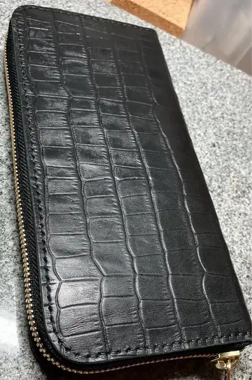 악어 엠보싱 라운드 지퍼