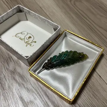 리프 잎사귀 브로치