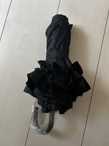 프릴 장식 블랙 접이식 양산