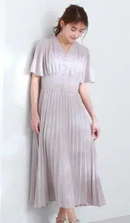 내추럴 뷰티 베이직 허리 마크 절개 플리츠 원피스 베이지