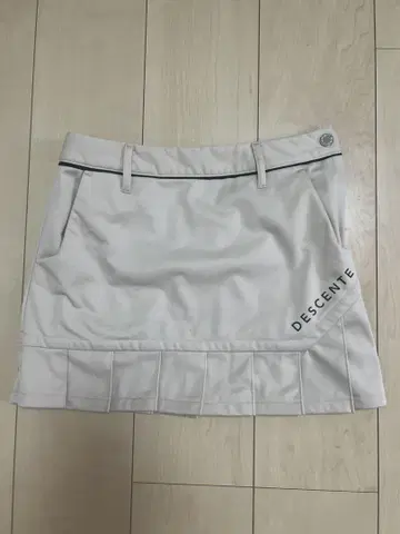 데상트 골프 여성용 골프 스커트 베이지 SS