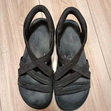 스케쳐스 슬립인 샌들 블랙 23cm