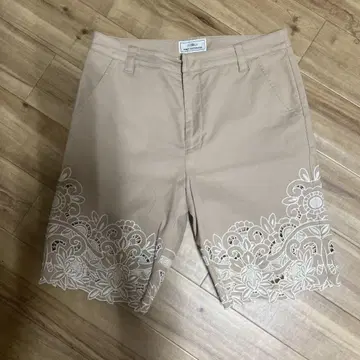 새상품급 GRACE CONTINENTAL 베이지 숏팬츠 38