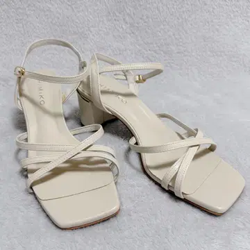 HIMIKO 스트랩 샌들 힐 화이트 23.5cm