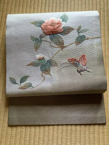 나고야 오비 동백과 나비 자수, 실크, 그레이 올리브색