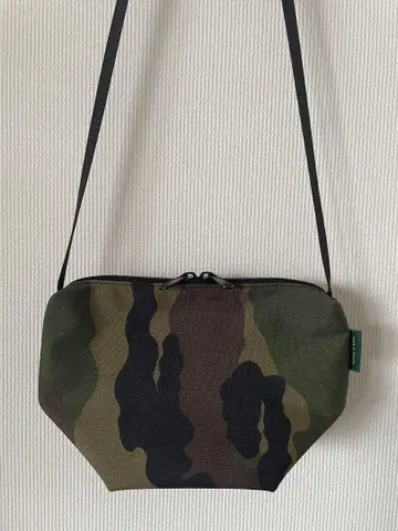 컨디션 최상 에르베샤펠리에 카모플라주 숄더 S 2885