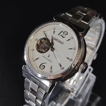 새상품급 SEIKO 세이코 루키아 4R38 화이트 실버 자동 감기 시계
