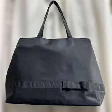 검은색 리본 달린 나일론 토트백