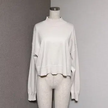제이다 하이넥 니트 아이보리 심플