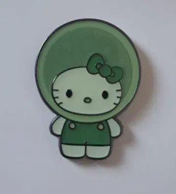 Algae x Hello Kitty 핀 배지