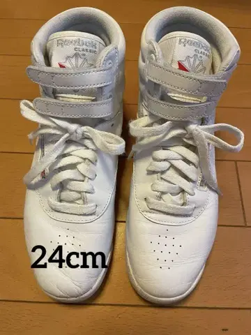 Reebok Classic 화이트 하이컷 스니커즈